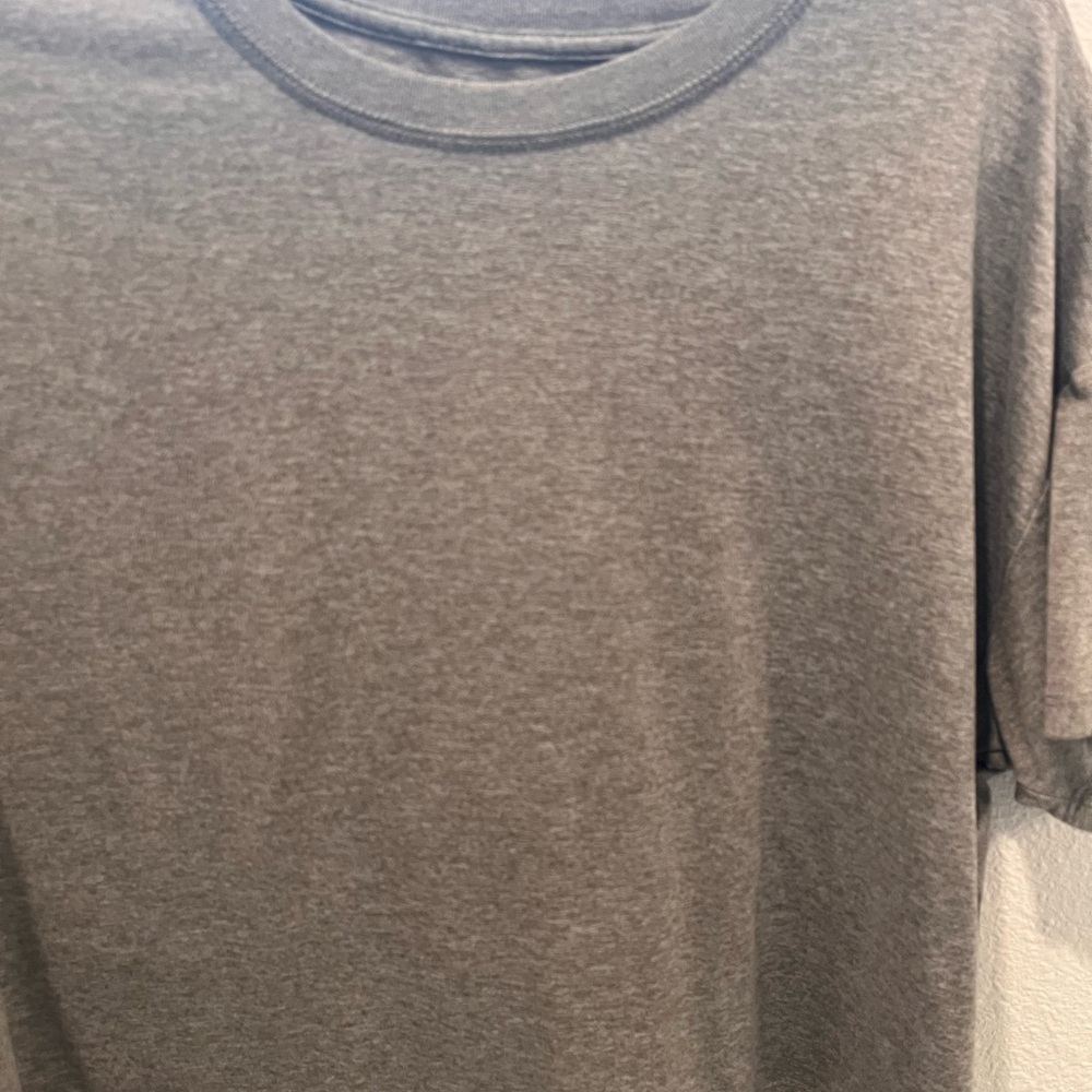 Vuori Heather Gray Short Sleeve Tee